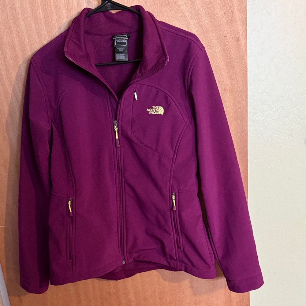 The North Face Women's Magenta Jacket